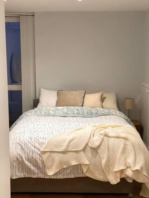 2Bdr Modern Apartment In Hammersmith West Лондон Екстериор снимка
