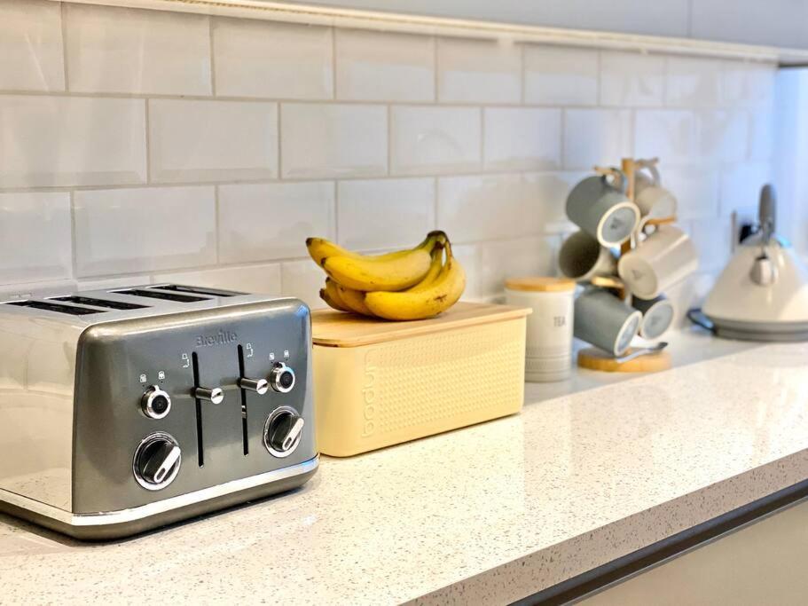 2Bdr Modern Apartment In Hammersmith West Лондон Екстериор снимка